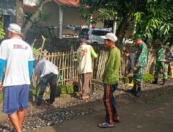 Koramil 1426-06/Mapsu Bersama Warga Mappakasunggu Takalar Kerja Bakti Bersihkan Selokan, Cegah Banjir dan DBD