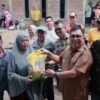 Bupati Takalar Serahkan Bantuan Korban Puting Beliung di Desa Sawakong, Warga Sambut Haru
