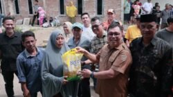 Bupati Takalar Serahkan Bantuan Korban Puting Beliung di Desa Sawakong, Warga Sambut Haru