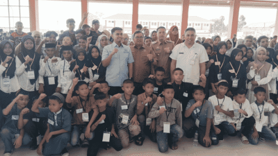 Siswa Baru Antusias Berebut Foto Bersama Bupati Takalar Daeng Manye